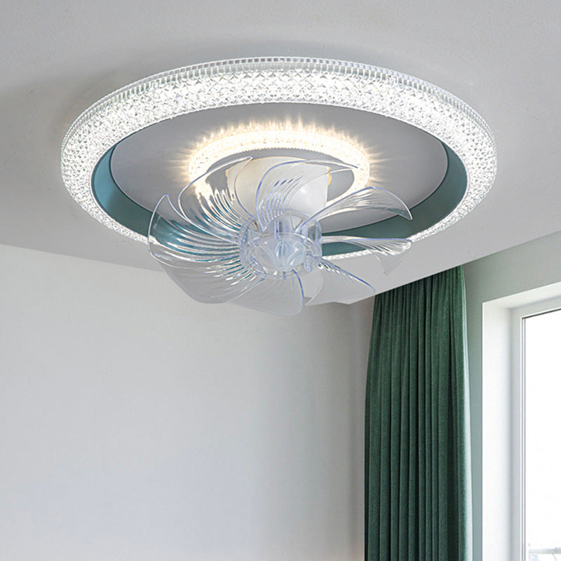 New LED ceiling fan light with oscillating head, perfect for master bedroom and children's room. Modern minimalist lighting and fan integrated.